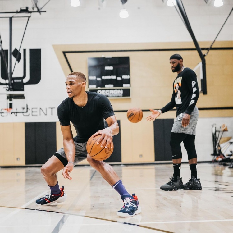 谁就更接近 谁就更接近